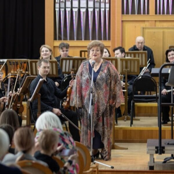 Оркестр играет «На Бис!