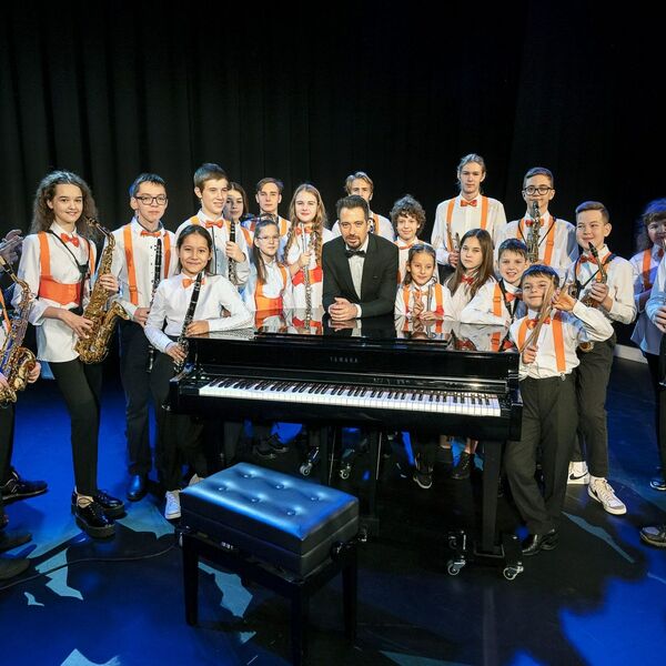 Поём вместе новогодние песни