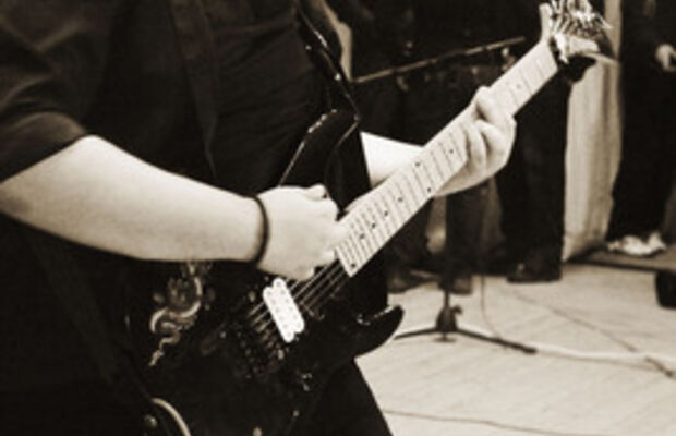 Немного нас)