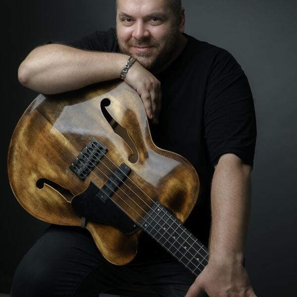 Anton Davidyants (Russia) / Tomasz Bura (UK) / Roberto Porta (Italy)