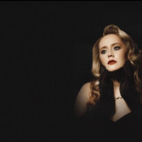 Сольный концерт Элли на маковом поле