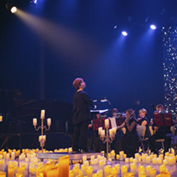 Ханс Циммер и Людовико Эйнауди: двойной концерт в сиянии тысячи свечей