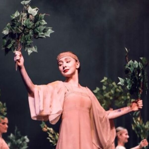 Танцевальный перфоманс «О себе и о времени»