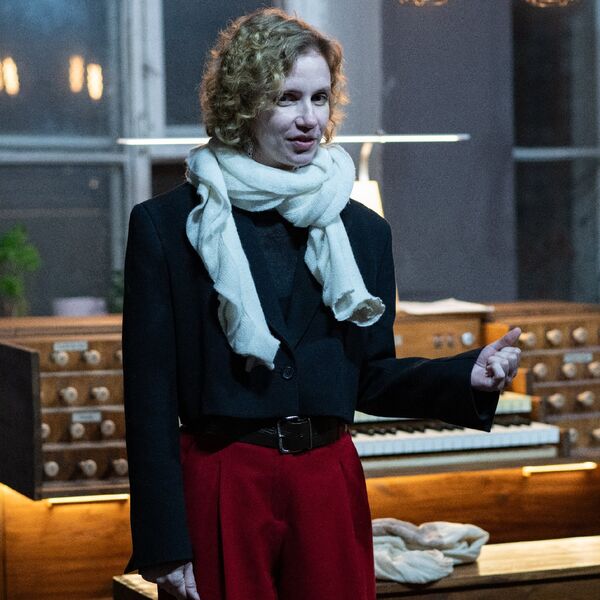 Орган и саксофон при свечах в соборе