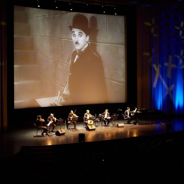 Artfonix. Чаплин Live. Собачья жизнь. На плечо!