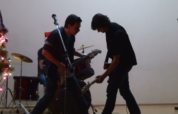 12 Месяцев!!! Новогоднее Диско или  Мясо в скуле!