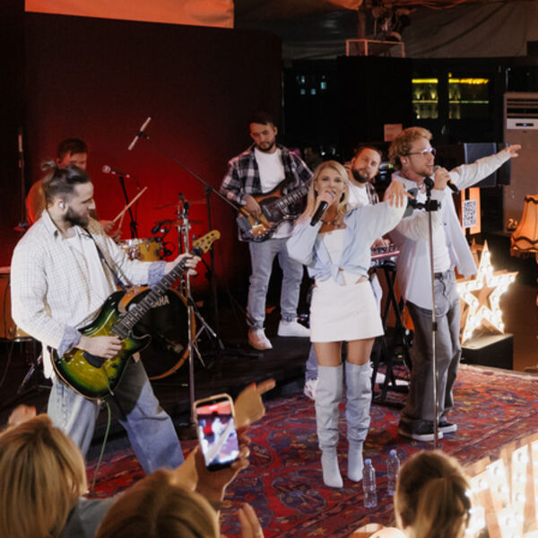 Караоке. Дискотека. Хиты 90-х и 2000-х. На теплой крыше. Поем хором и танцуем на вечеринке