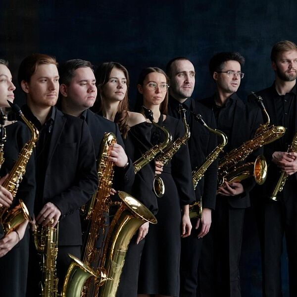Ансамбль девяти саксофонов Novo
