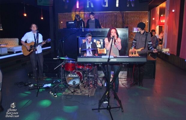 2011.09.23 Maria Chirkova & FlyFoxMusic in Virgin-cafe