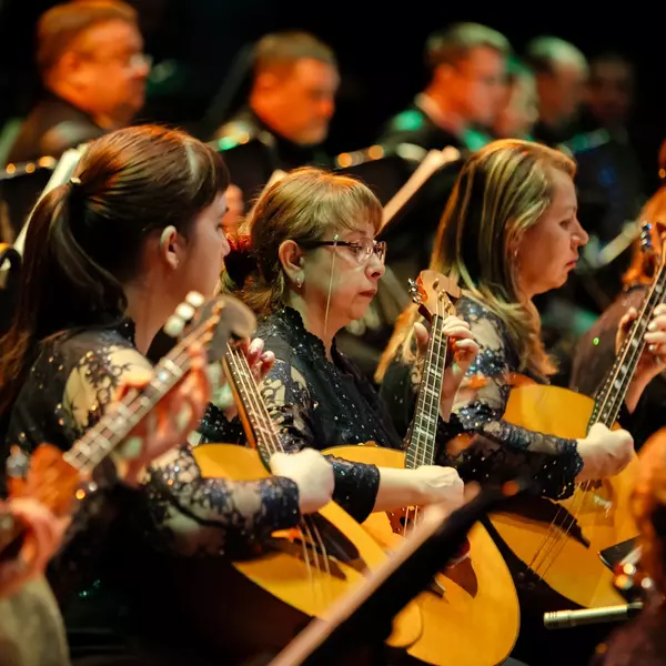 Красноярский филармонический русский оркестр. Это всё — она!