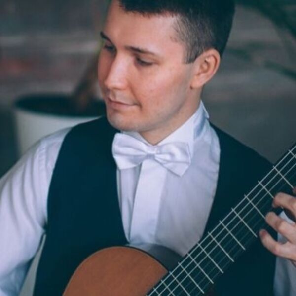 Новый год в испанском стиле. Гитара при свечах