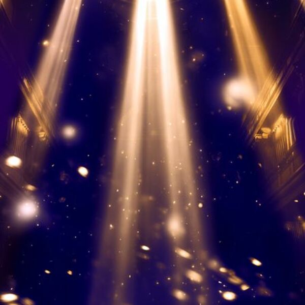 Музыка пленительных звуков в лучах софитов