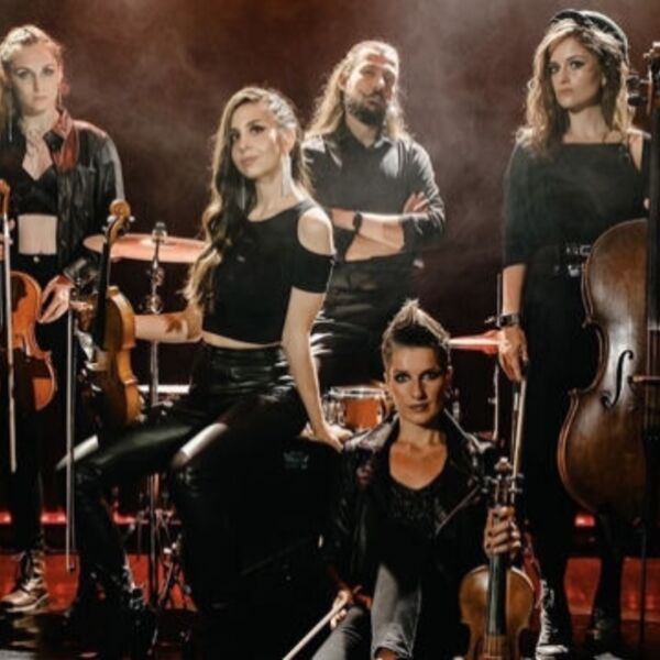 Metallica: симфония рока и оркестра при свечах