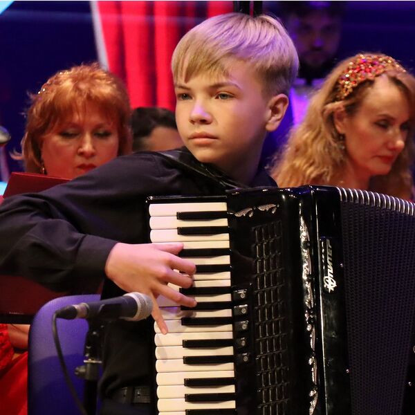 Юные солисты с народным оркестром