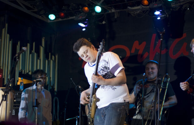 БОРИС ЕЧКАЛОВ - бас -гитара