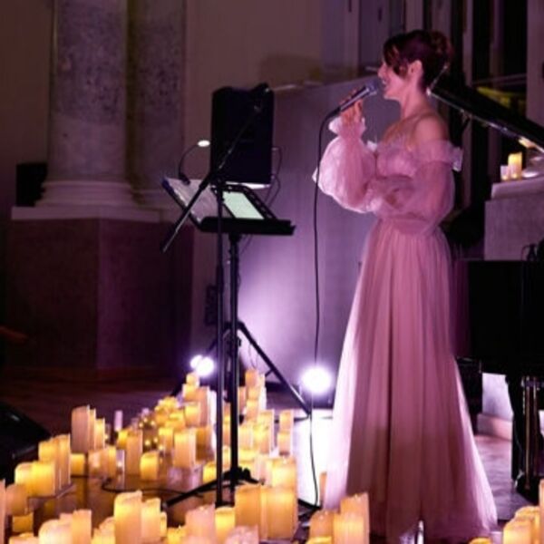 Adele. Tribute при свечах в старинном соборе