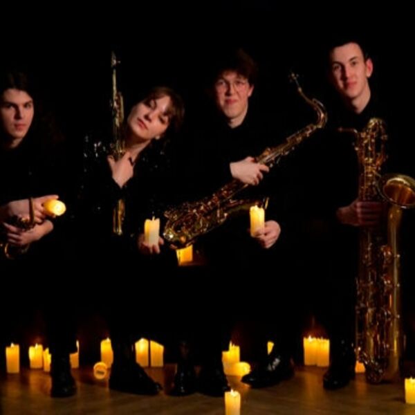 Танцы на саксофонах при свечах