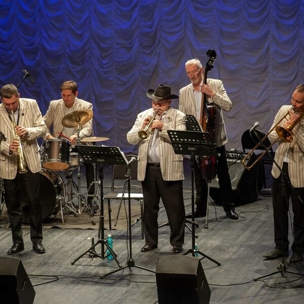 Здравствуй, дикси-Новый год!