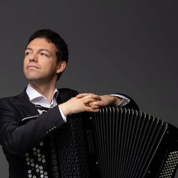 Баян, аккордеон и бандонеон с оркестром