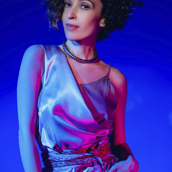 Нани Ева (вокал) и её группа