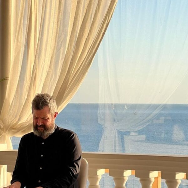 Фортепиано на закате на смотровой башне Панорама