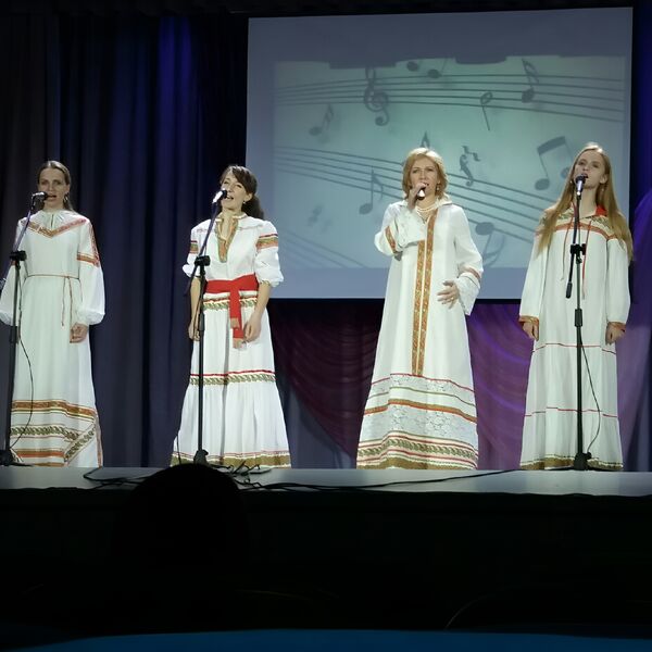 О, Русь! Малиновое поле!