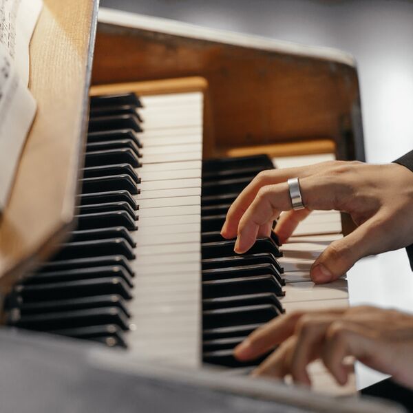 И веет таинством прекрасным...