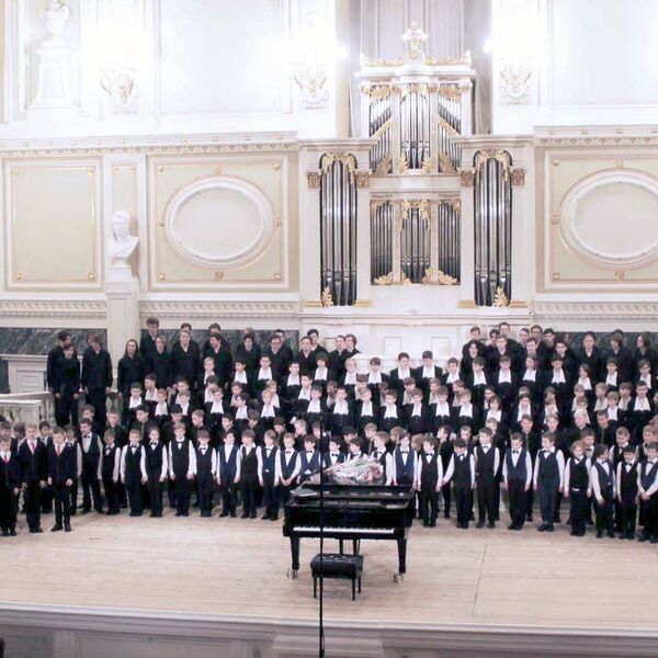 Поют мальчишки Петербурга