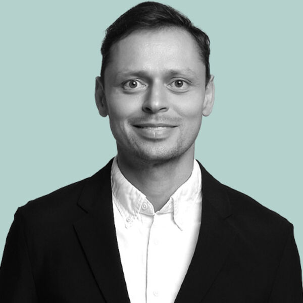 Виктор Комаров