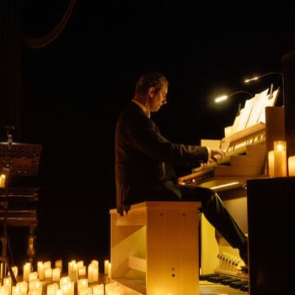 Орган и Арфа при свечах