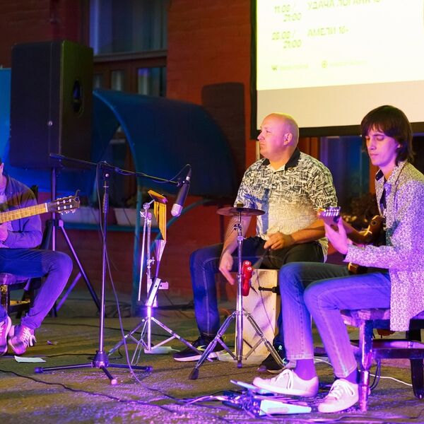 Las Guitarras Enamoradas