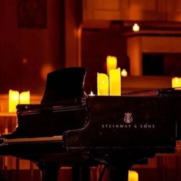 Ханг и рояль при свечах