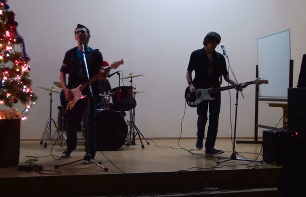 12 Месяцев!!! Новогоднее Диско или  Мясо в скуле!