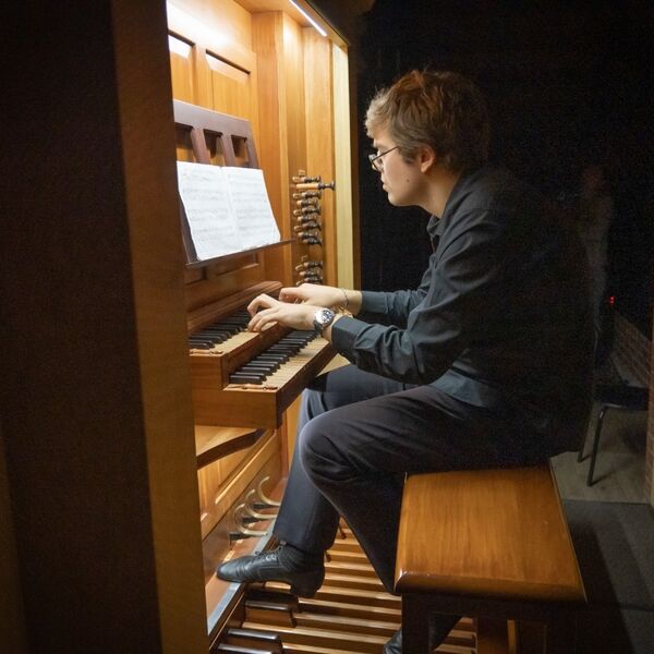 Вечер при свечах: Христос воскрес сегодня