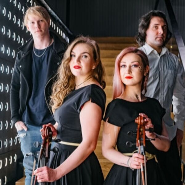 Рождественские хиты на виолончелях