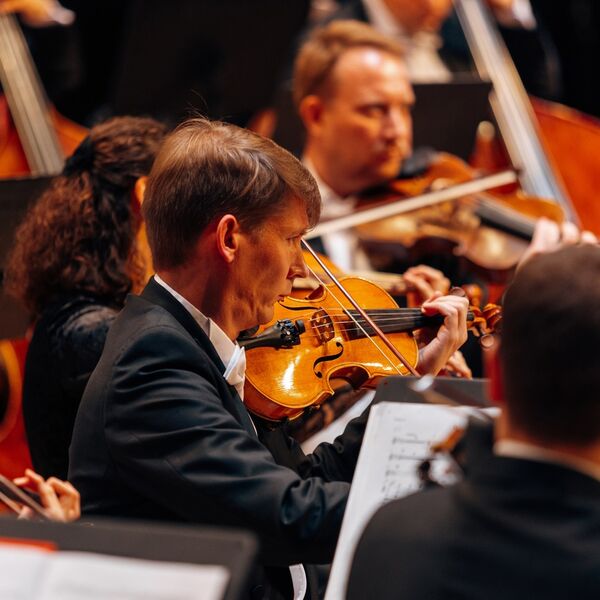 Тюменский филармонический оркестр и Камолиддин Уринбаев