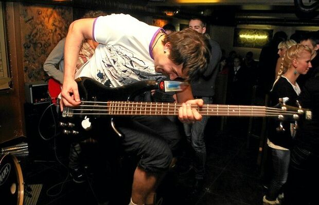 Благотворительный концерт в баре "Завод"