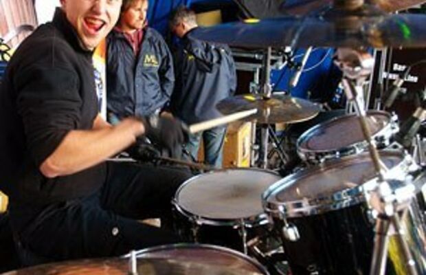 загадочная, странная, актуальня группа «ПлюS 800»