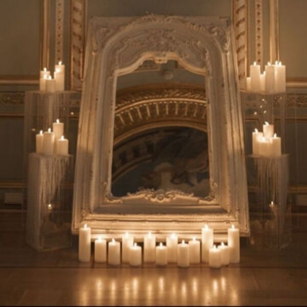 Зеркало при свечах. Ночная прогулка по особняку