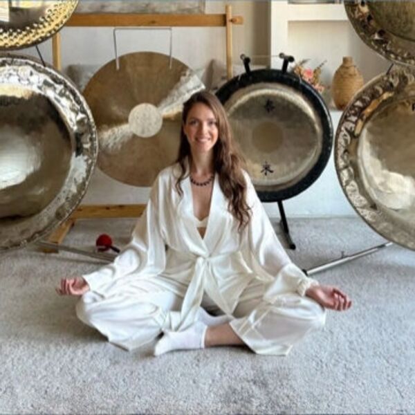 Гонг-медитация с поющими чашами