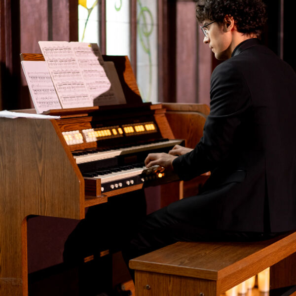 Утро в Особняке. Кофе, друзья, орган