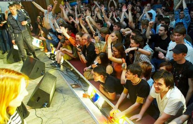 Краткий фоторепортаж о поездке гр."Чернозём" в академгородок Новосибирска на концерт памяти И.Ф.Летова