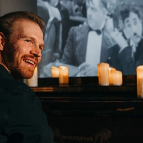 Показ немого кино в озвучке Lev Piano. Фильм Чарли Чаплина «Новые времена»