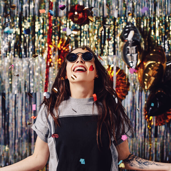 Дискотека. Да, брови выщипала!