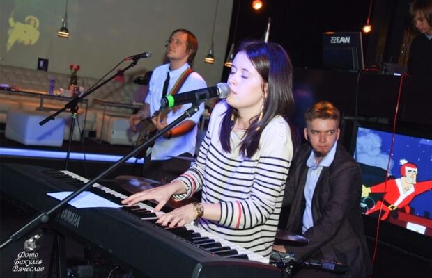 2011.09.23 Maria Chirkova & FlyFoxMusic in Virgin-cafe