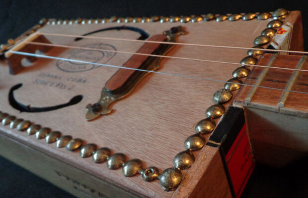 Гитары из сигарных коробок