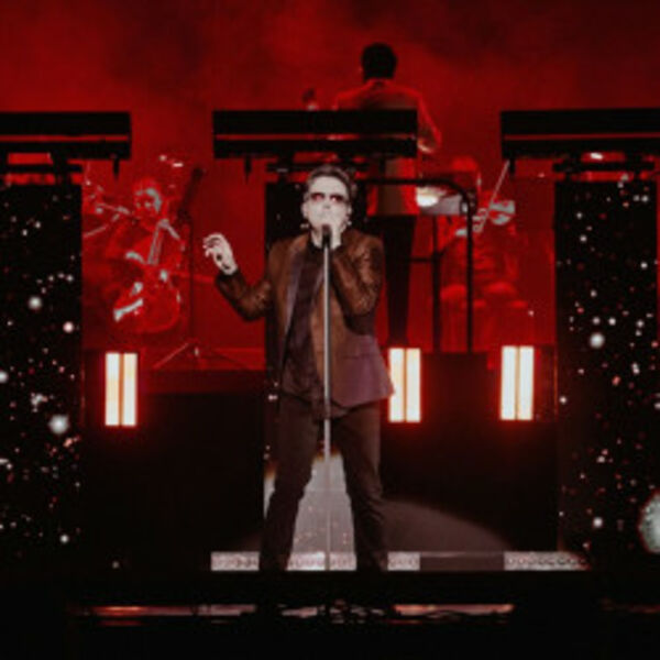 Легендарные хиты Depeche mode «Enjoy the symphony» show с оркестром