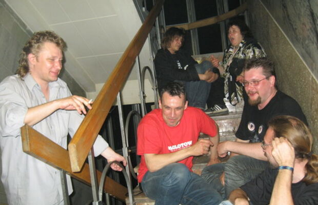 Краткий фоторепортаж о поездке гр."Чернозём" в академгородок Новосибирска на концерт памяти И.Ф.Летова