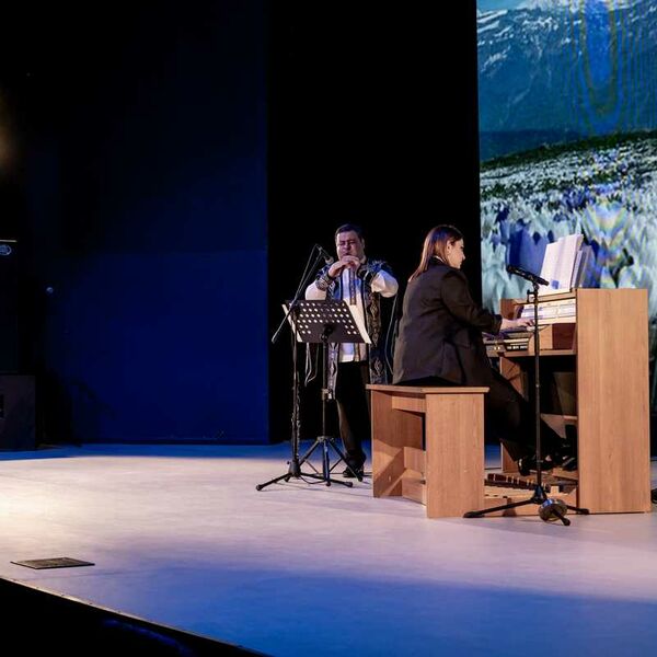 Голос дудука и орган