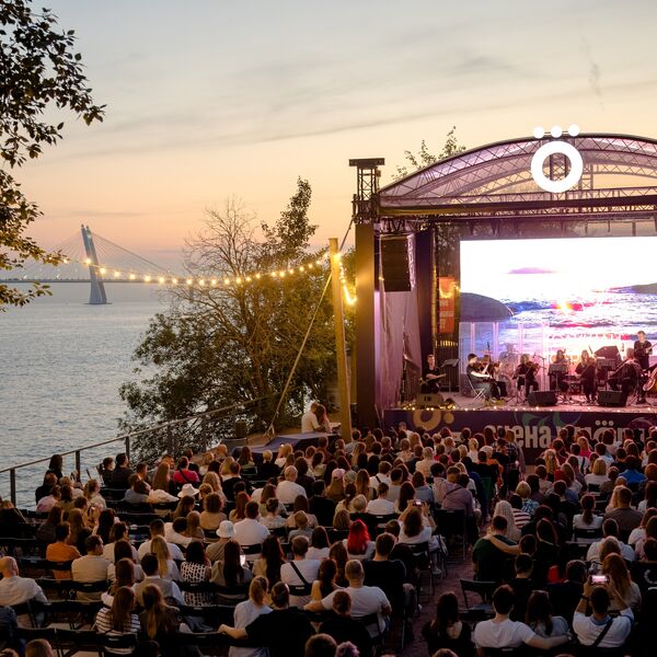 Оркестр у моря. Симфония Imagine Dragons & Coldplay